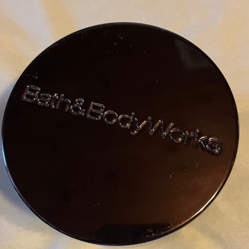 Bath & Body Works Aromatherapy Candle - White NWT - Picture 2 of 4